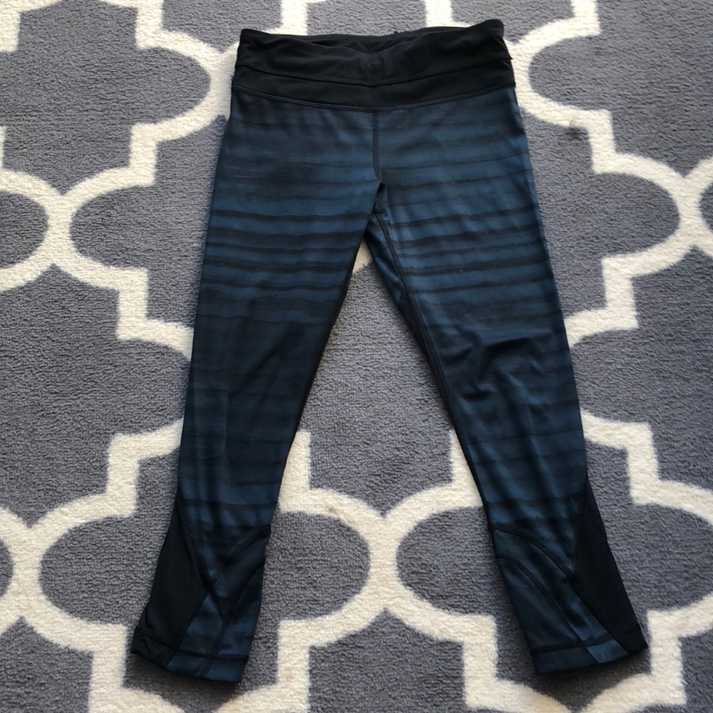 Black and blue cropped Lululemon leggings!